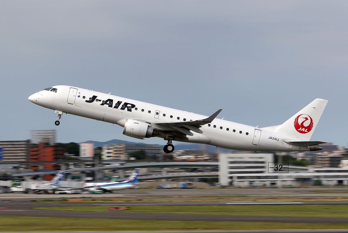 ジェイエア J-Air JA241J Embraer ERJ-190-100 大阪国際空港 2017.6.11