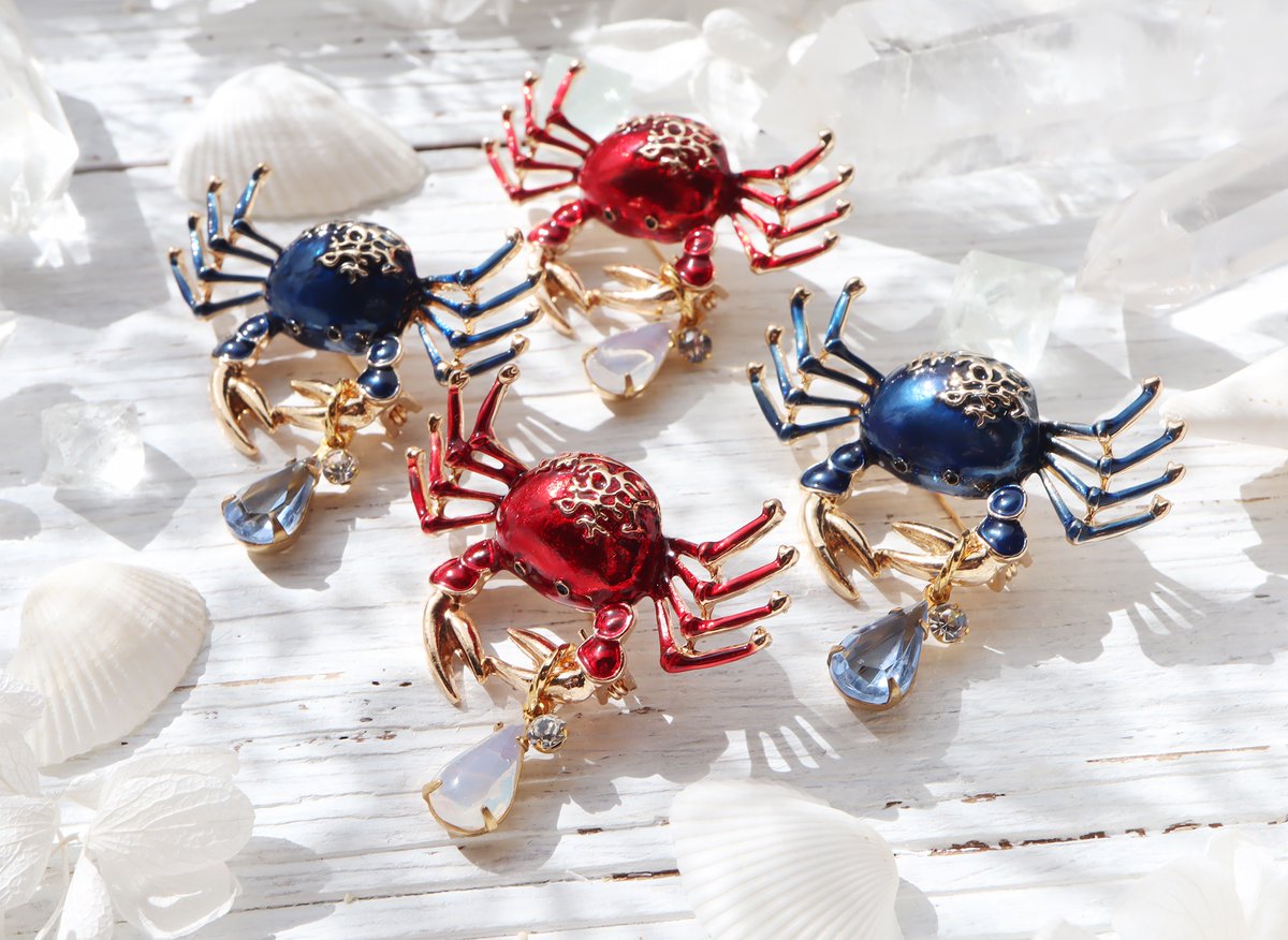 asako mizusawaさんの、カニのブローチ🦀
