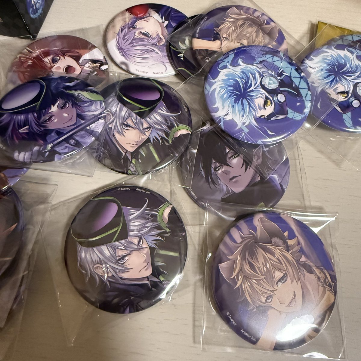 ツイステ 寮服 缶バッジ 譲渡 求┊定価＋送料 譲┊リドル,ラギー2