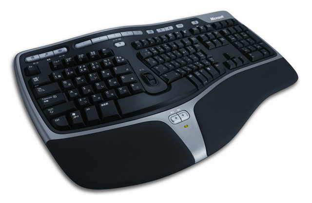 マイクロソフト、人間工学デザインのワイヤレスマウス/キーボードセット