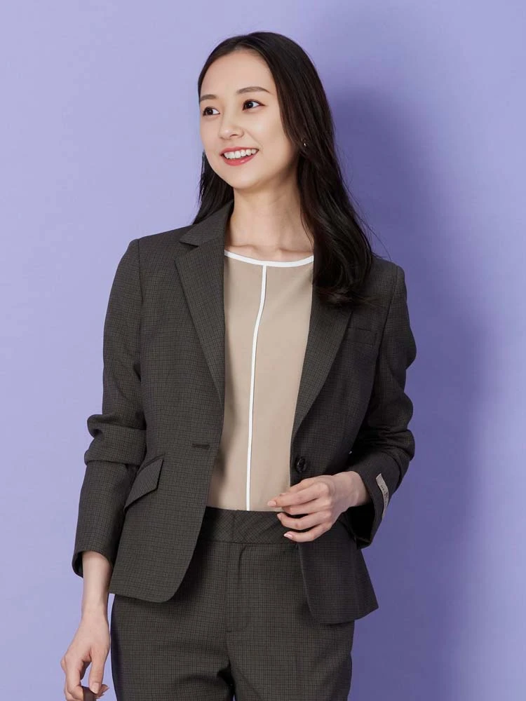 深めのカラーとさりげないチェックがイチオシポイントの 大人が楽しむ