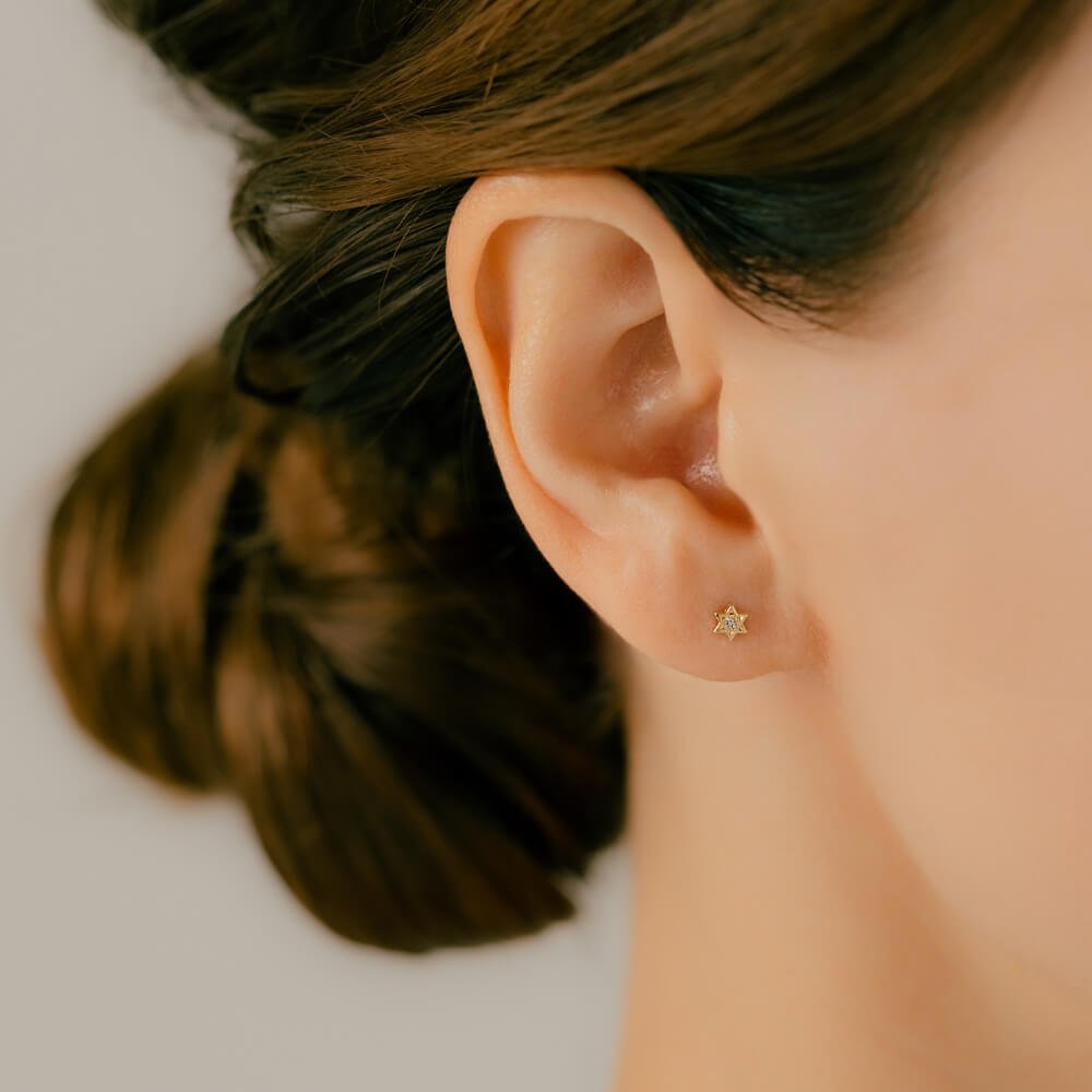 小さい六芒星のボディピアス│K18 プラチナ ダイヤモンド 六芒星 軟骨