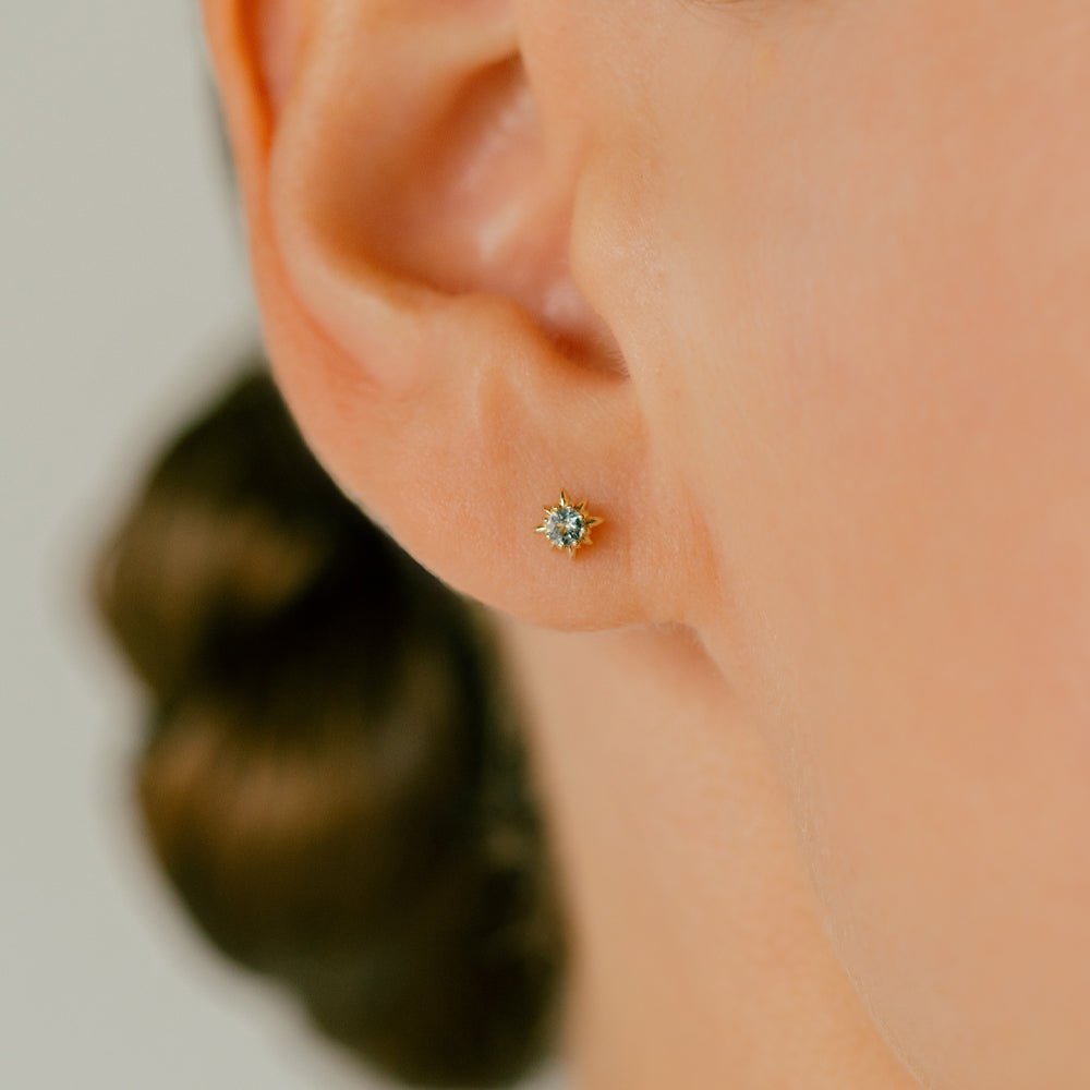 アンチトラガスピアスに可愛いスターモチーフ│K10金 アクアマリン