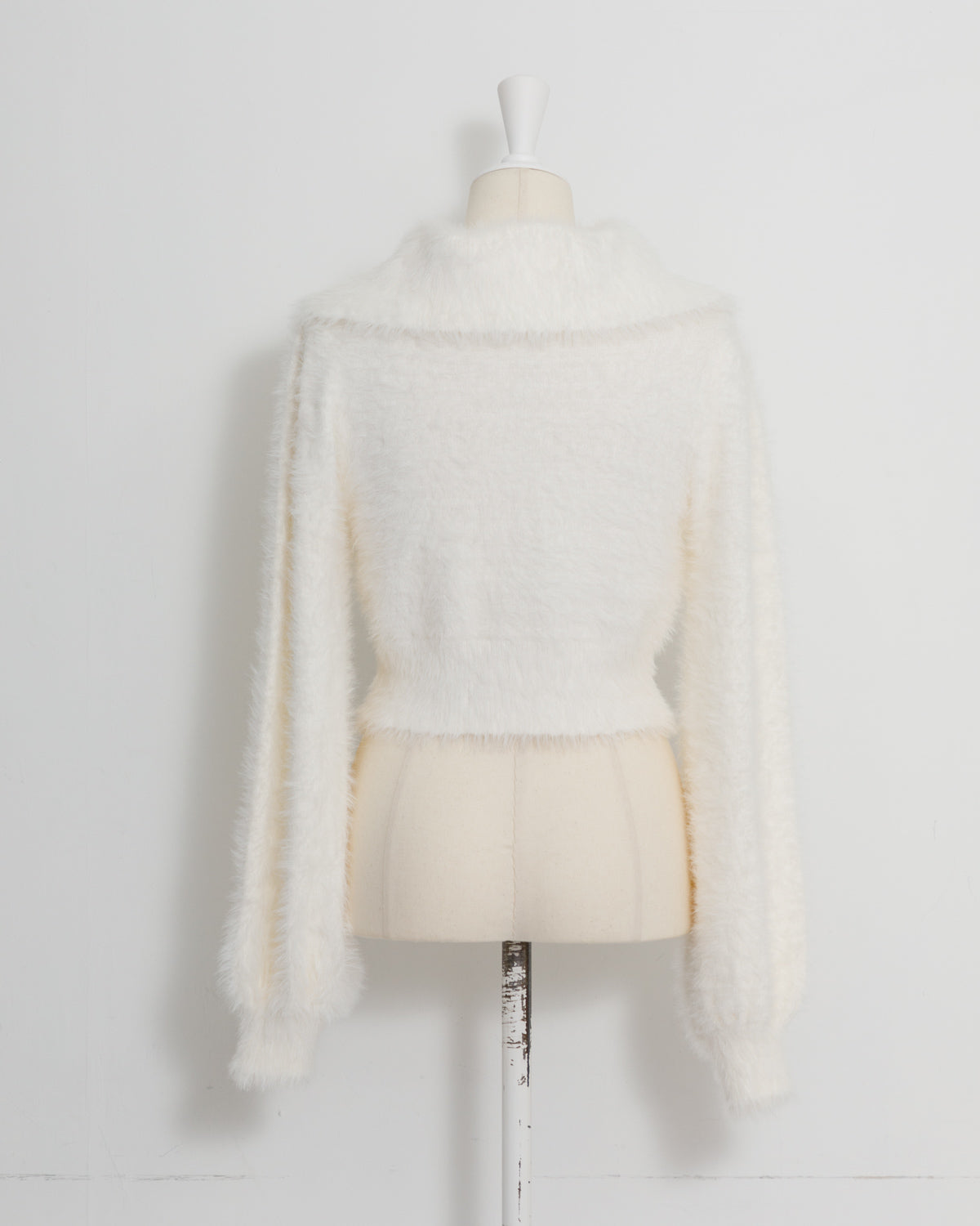 カットアウトオフタートルフェザーニット – pium