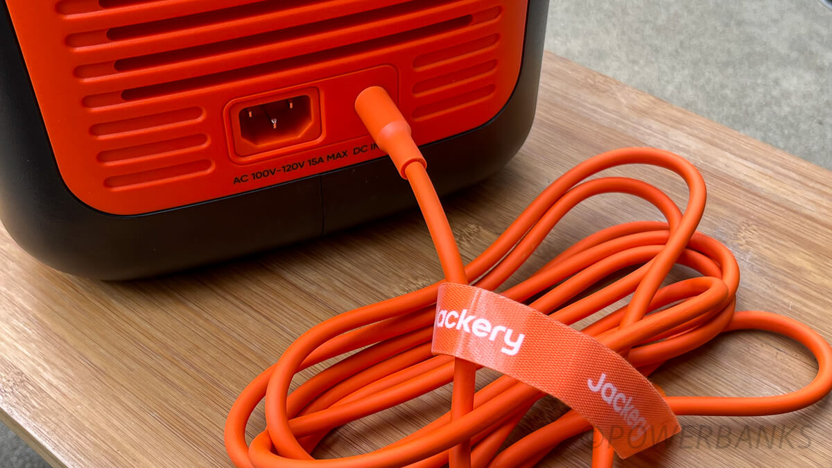 Jackery ポータブル電源をシガーソケット充電する【必要なアダプターと