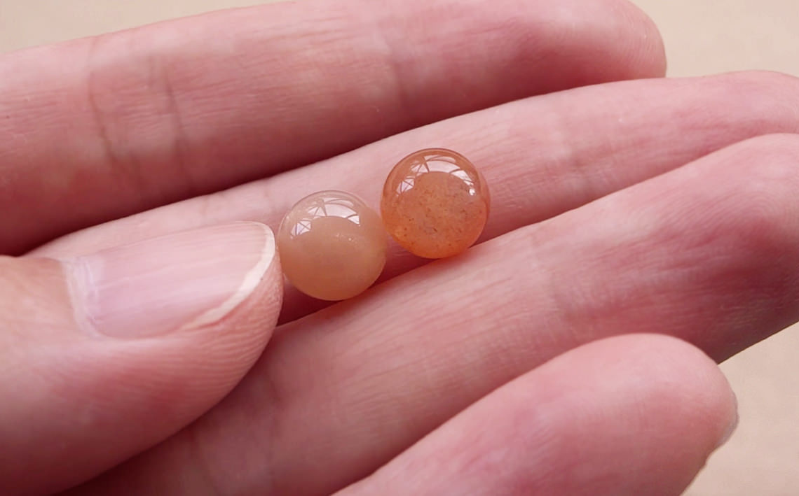 オレンジムーンストーンの魅力｜品質と発色・艶の違いをご紹介