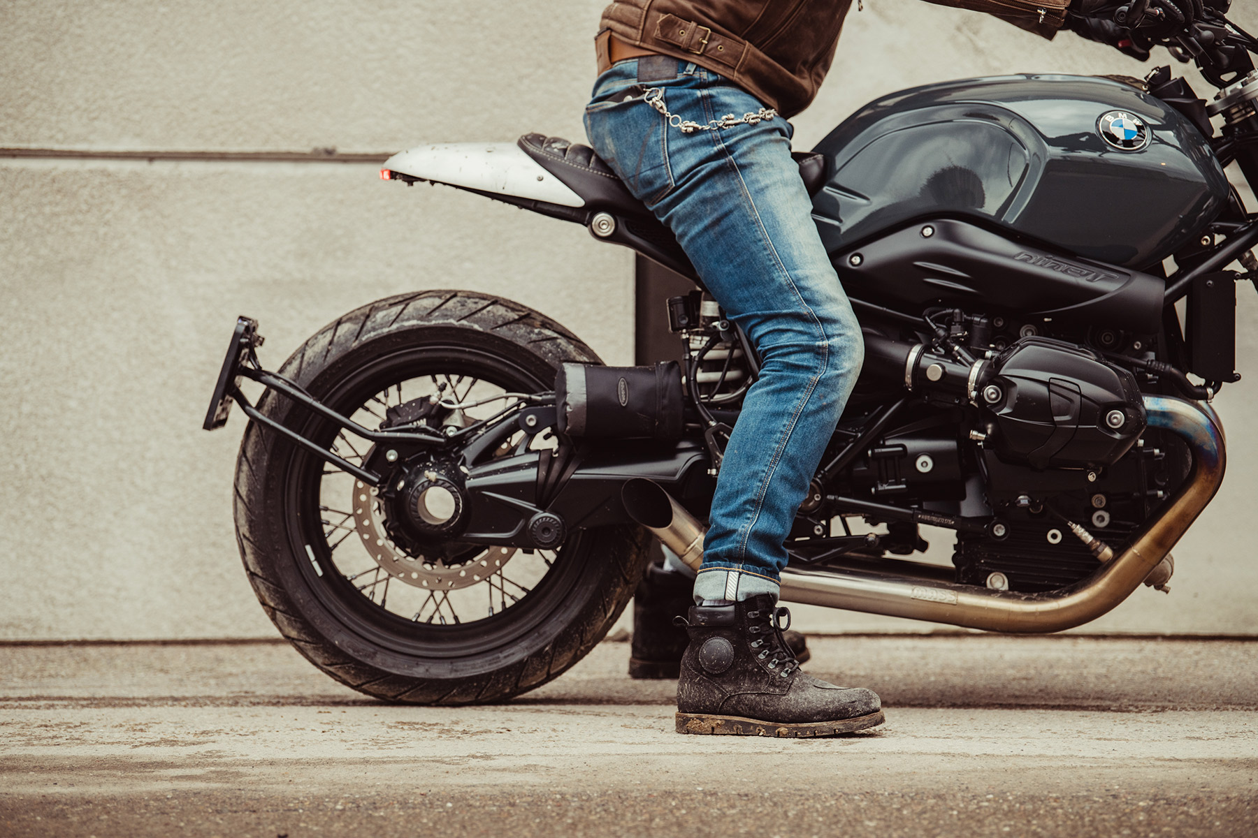 バイク走行時のニーグリップを補助。プリント社製のニーパッドを紹介