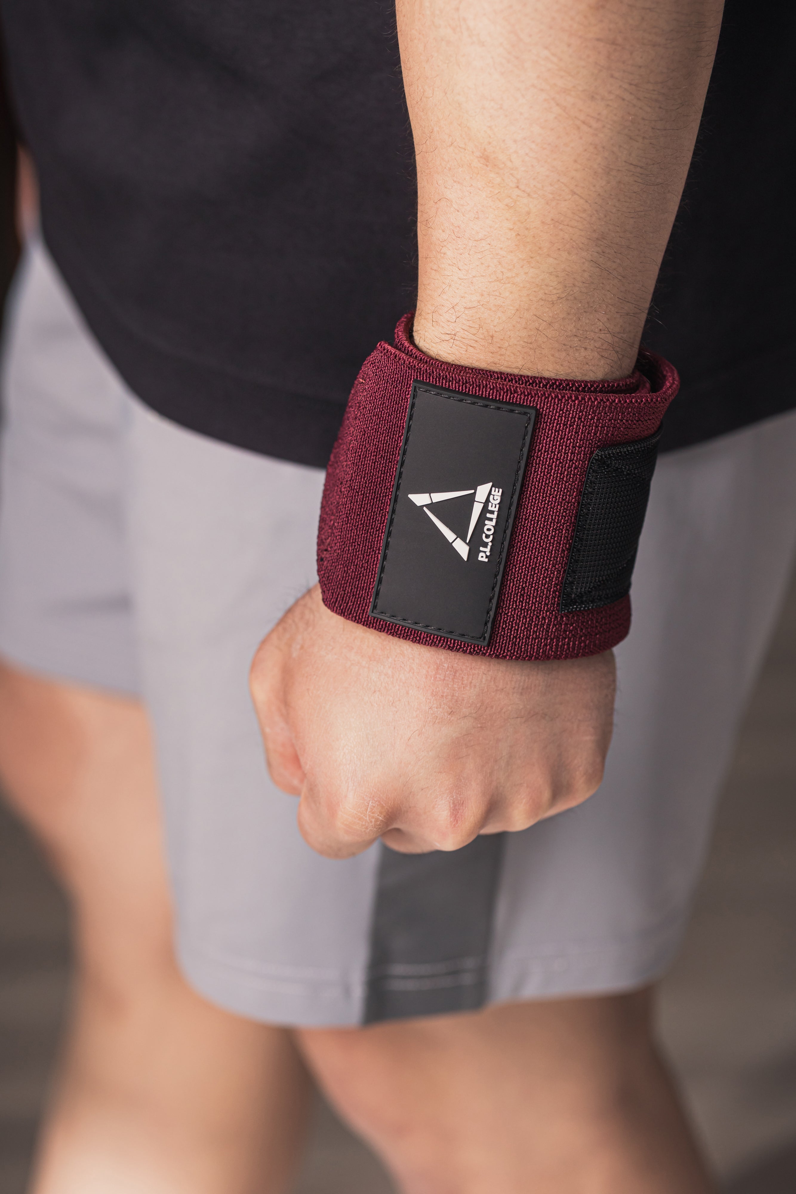 三角ロゴ】リストラップ-ストロング-バーガンディ – P.LCollege-パワー