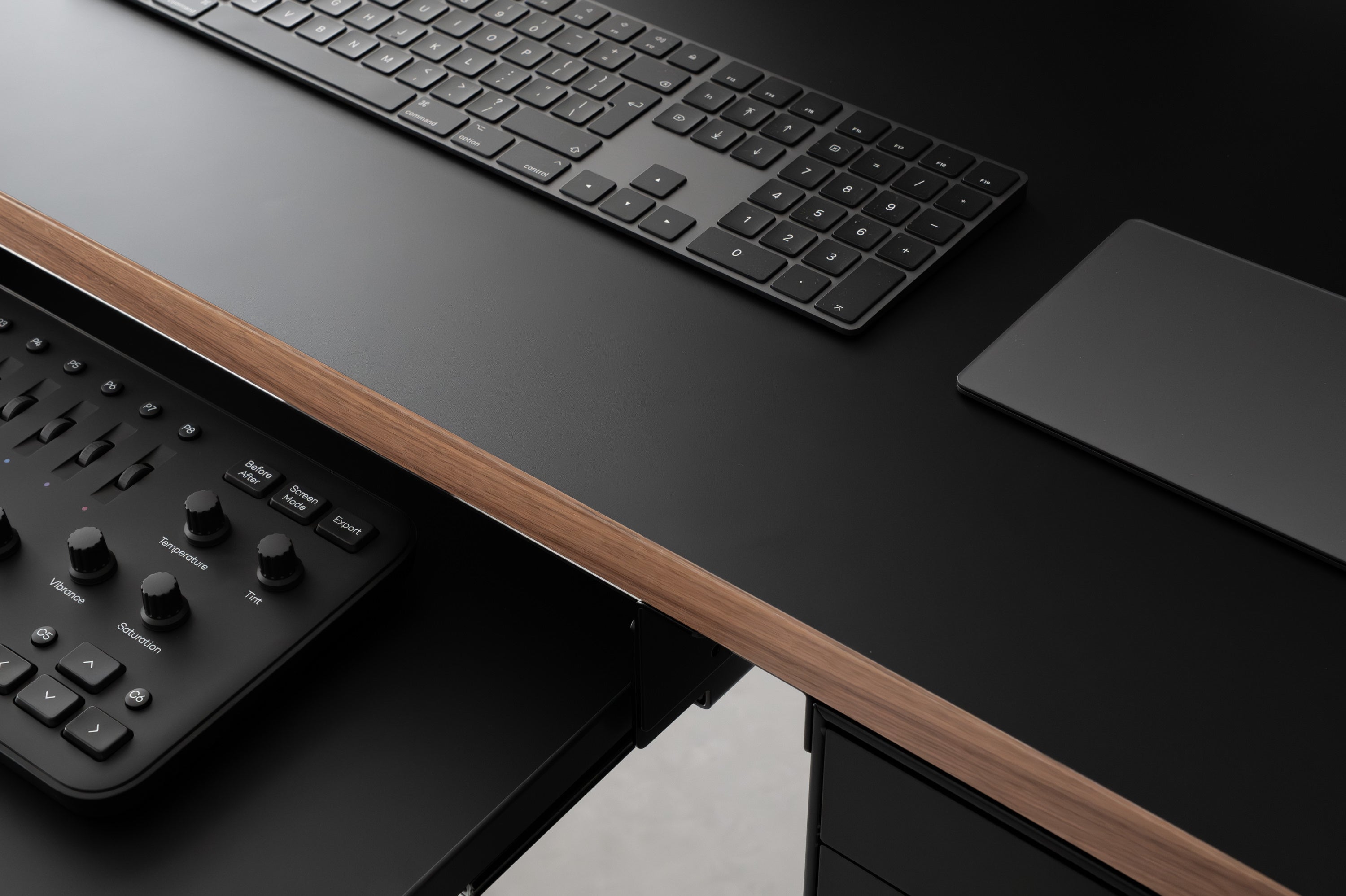 PREDUCTSよりスライド式のトレイモジュール『Keyboard Tray』を販売