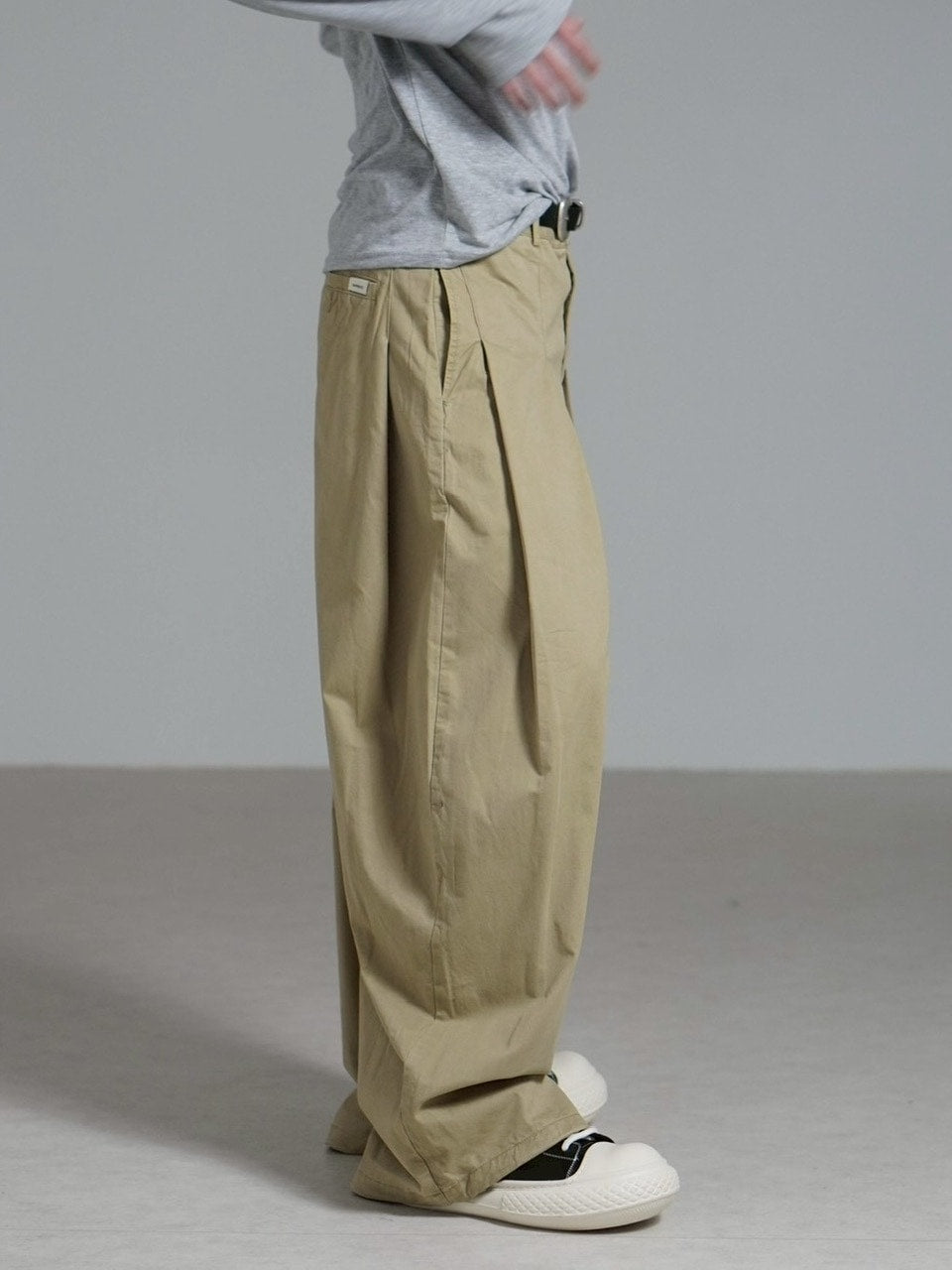 受注制【Chikashitsu +】pleats chino wide pants / 【チカシツプラス