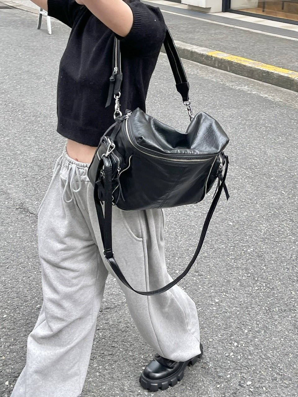 受注制【Chikashitsu +】zip design leather shoulder bag – PRESSING