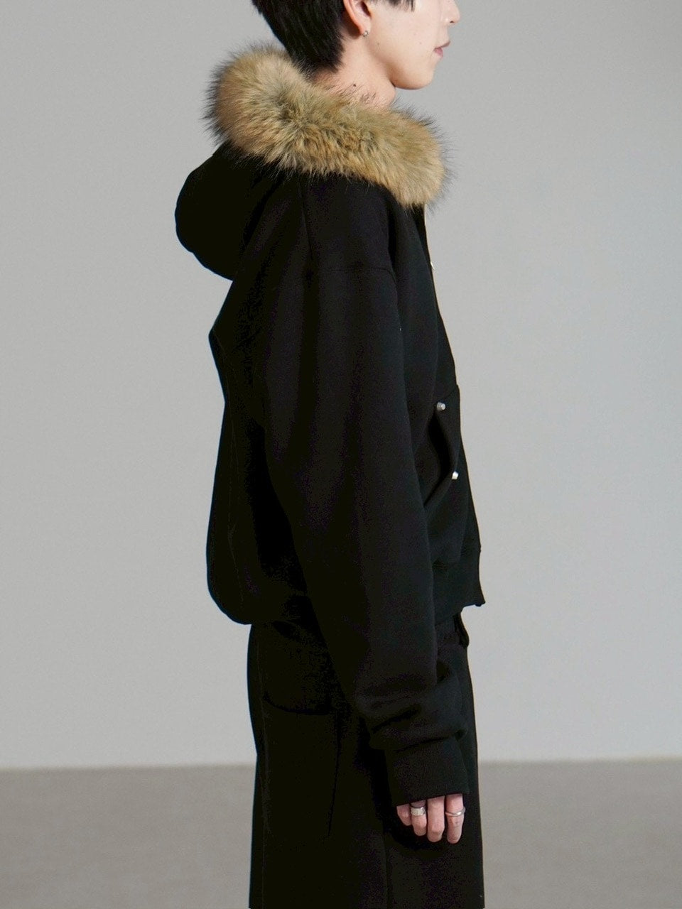 受注制【Chikashitsu +】cropped studs fur zip hoodie