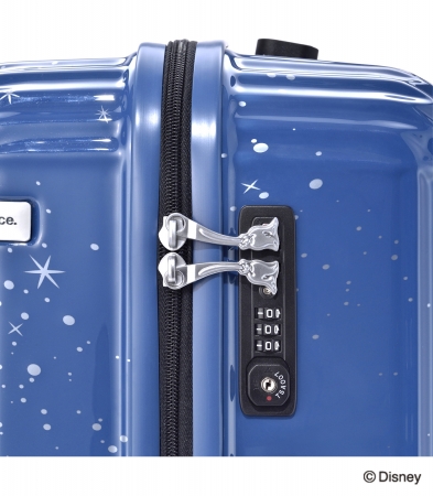 映画『ファンタジア』の物語を表現した、ミッキーマウスの限定スーツ