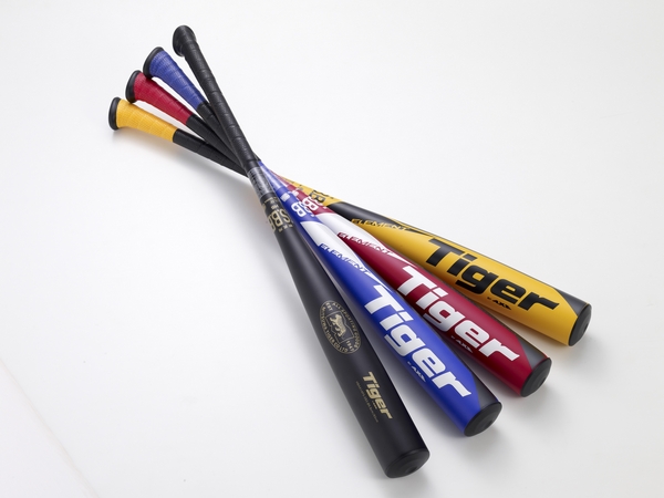 伝統の「虎印バット」、常識を覆す「レボルタイガー」を野球界に投入