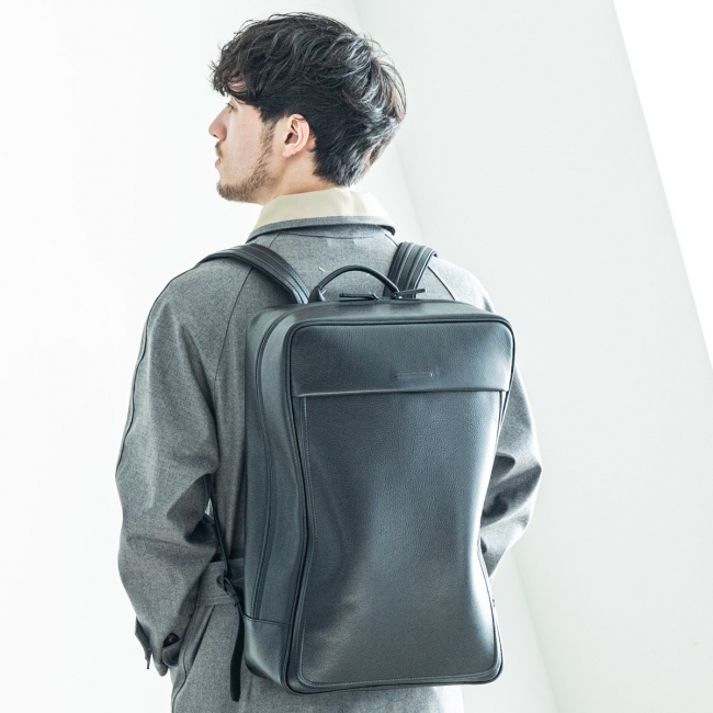 objcts.ioから防水レザー製バックパックの大容量サイズ「Soft Backpack