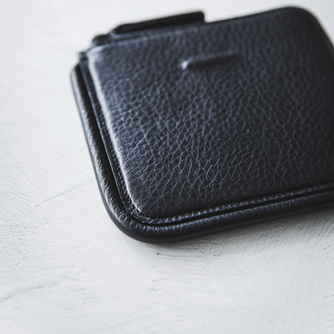 objcts.ioが提案する、キャッシュレス時代に適ったレザーウォレット