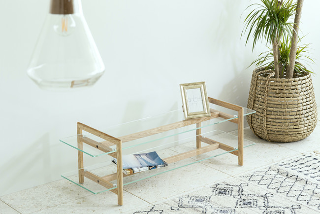 Kanademono新商品】Favricaより、空間に抜け感を与える木製脚のガラス