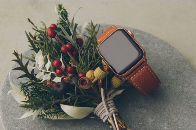 EPONAS〉のプレミアムレザーバンドに新色『ロワールブラウン』が登場