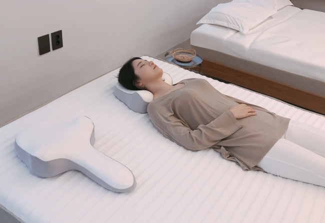 ストレートネックや猫背・巻き肩をケアする日本初上陸の『ゴッチョ背