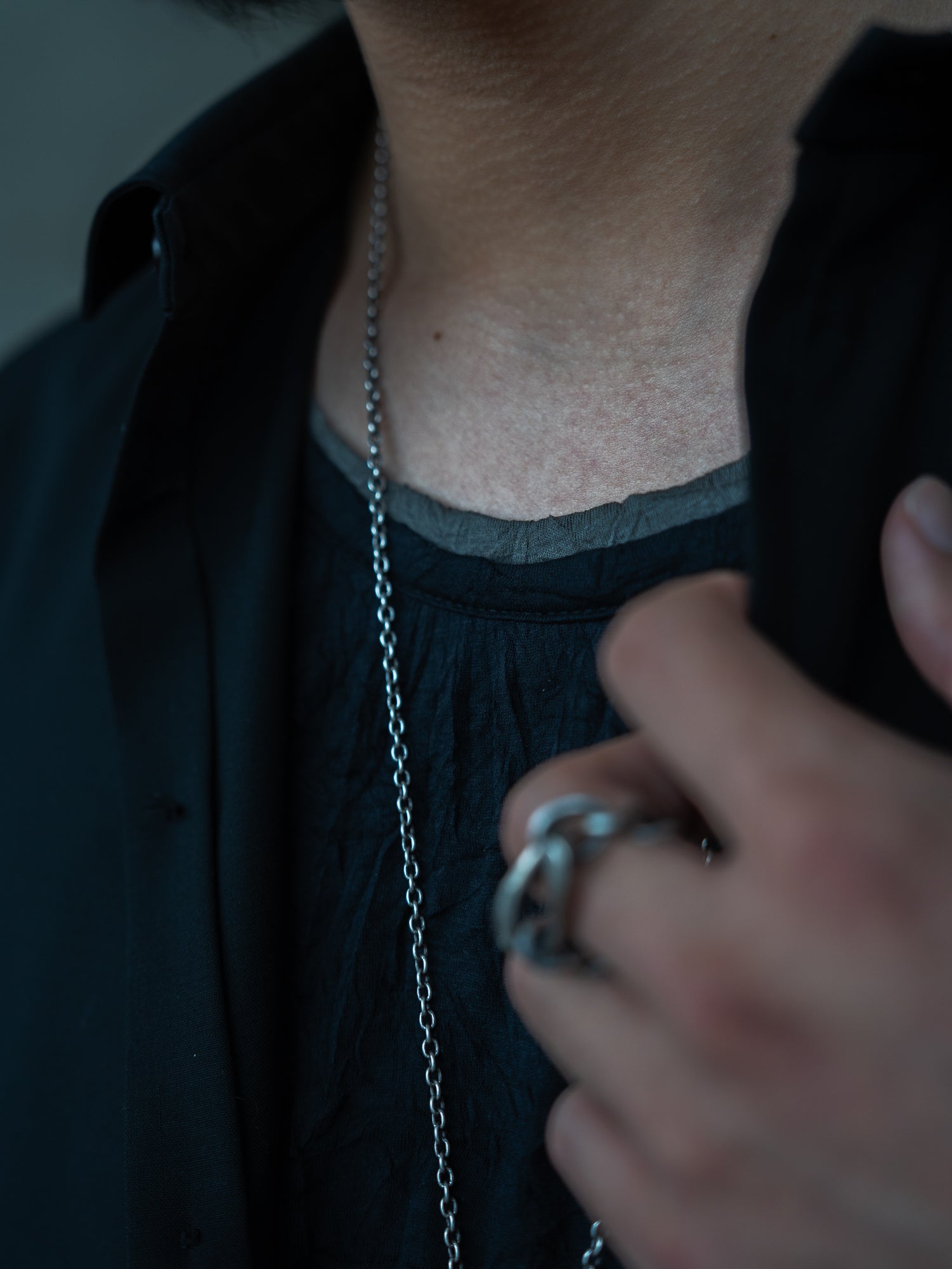 Craft Fabric Layered U-neck T-shirt【black】 – PRY