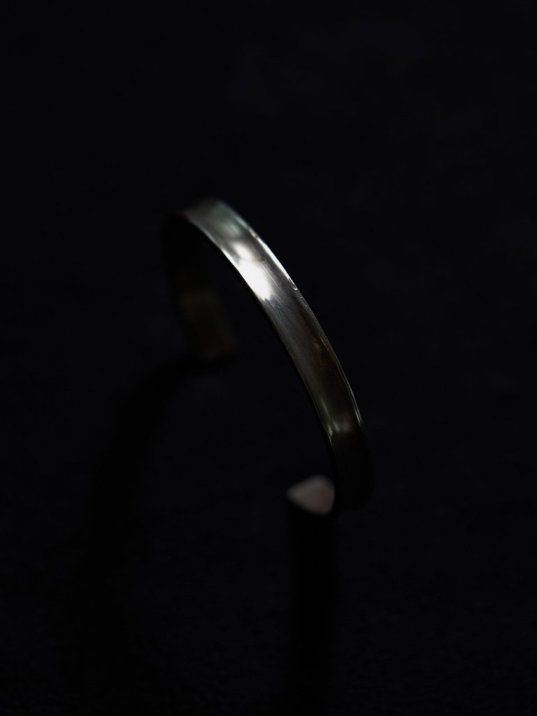 STILL Curve Bangle – PRY