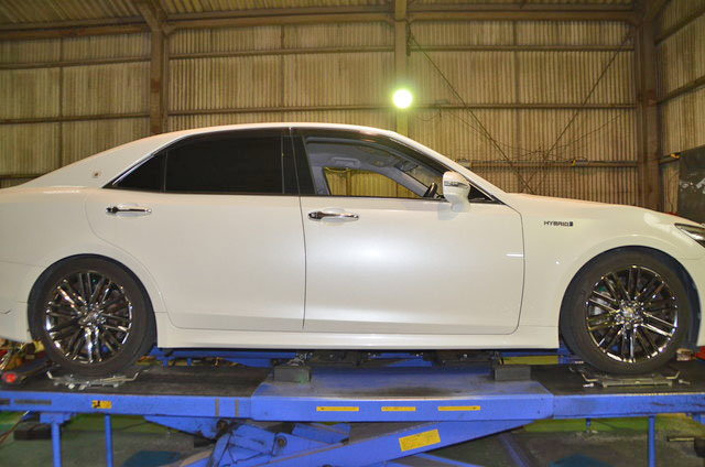 AWS210 クラウンアスリート TEINの車高調取り付けと四輪アライメント