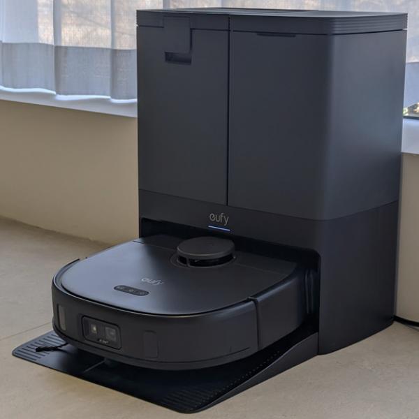 Ankerが全自動クリーニングステーション付属のロボット掃除機最上位