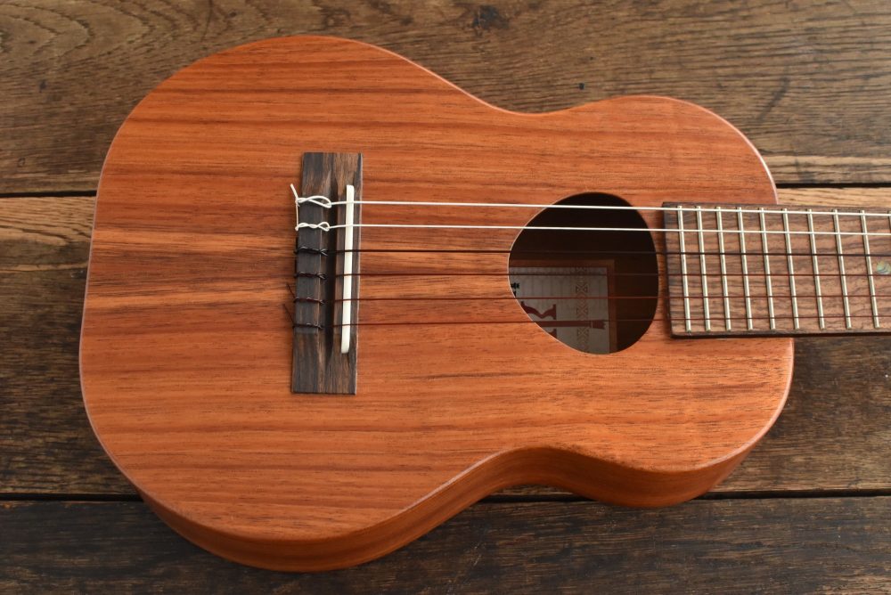 6弦ウクレレ | Quiet Village