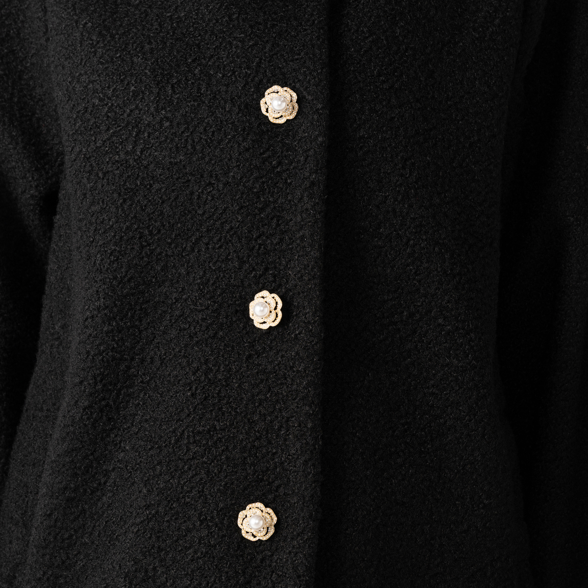 &LOVE カメリアビジューボタンのふわふわブークレーコート アンドラブ