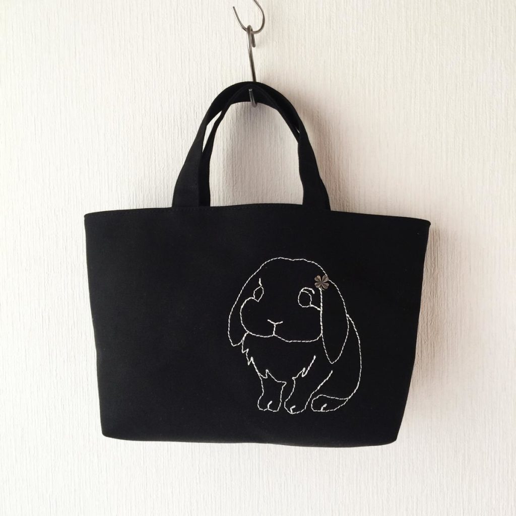 たれ耳うさぎのトートバッグ（黒）
