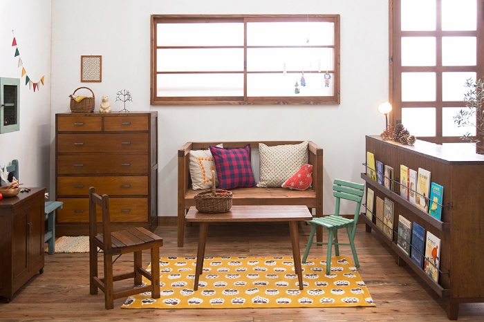 木製アンティーク家具が子供の成長に寄り添う。可愛いキッズコーナー