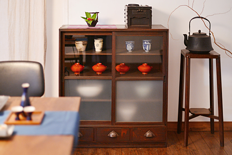 取り入れやすい小さめ家具で作る昭和レトロなインテリア