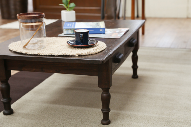 書斎やリビングで活躍！昭和レトロな文机の魅力