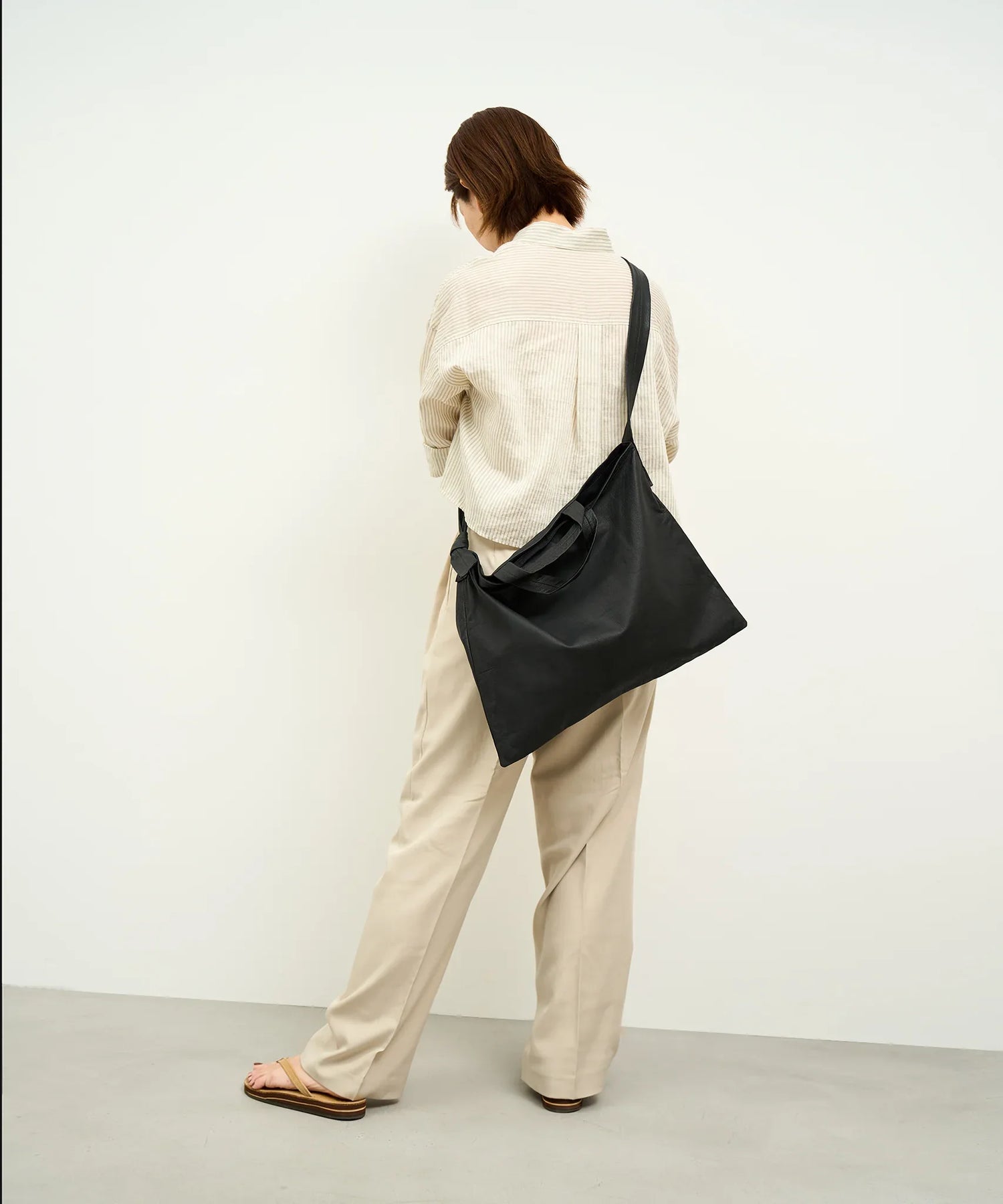 通勤や日常使いに最適な2wayやぎ革トートバッグ - A4も入る軽量