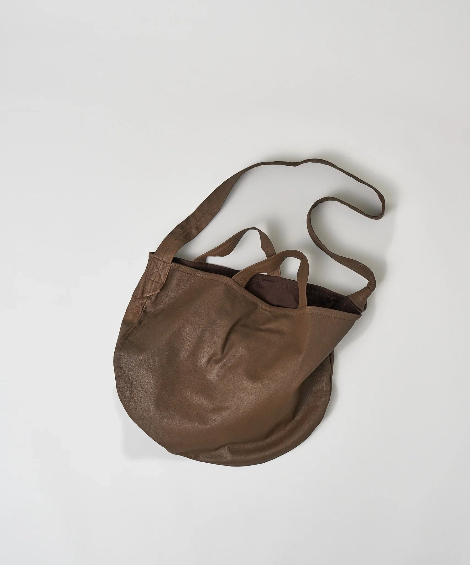 REN】《ショルダーバッグ》軽くて柔らかい、半円型の2way仕様のレザー