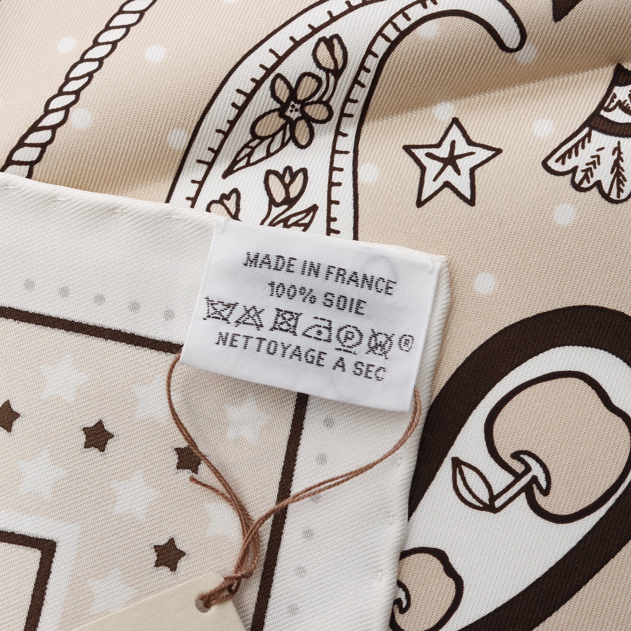 HERMES ロサンジュ 白とベージュプリント スカーフ 100%シルク HERMES