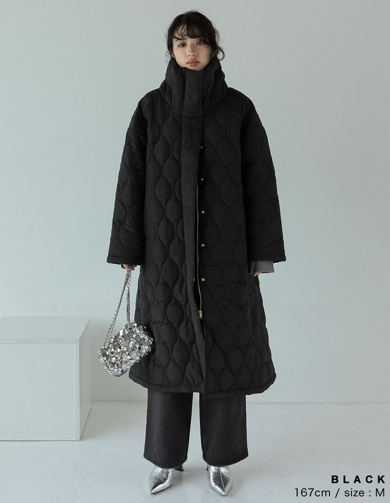中綿リサイクルタフタキルティングスタンドカラーフレアロングコート