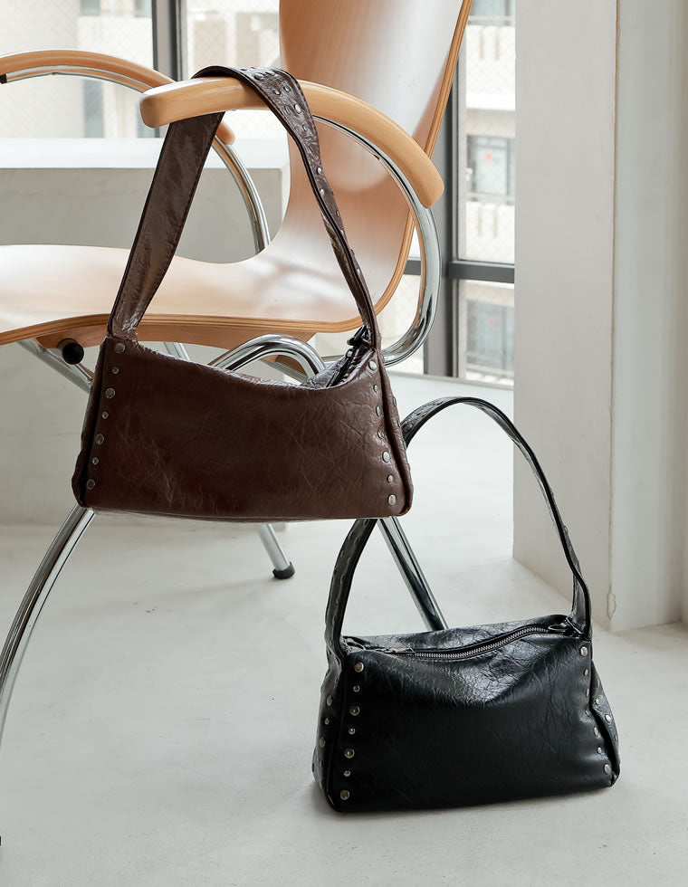 フェイクレザースタッズ付ショルダーバッグ - バッグ通販 | 人気