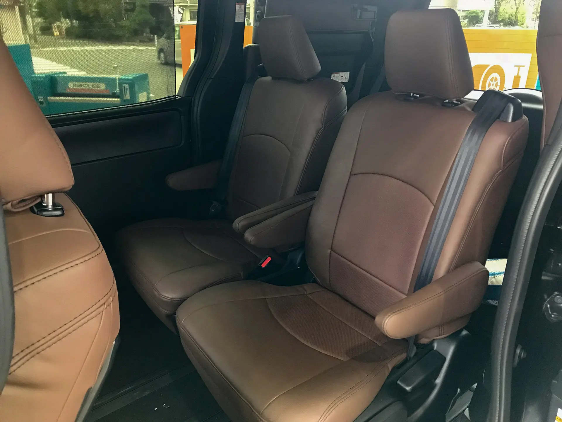 装着写真】ヴォクシー Refinad Leather Series シートカバー [品番