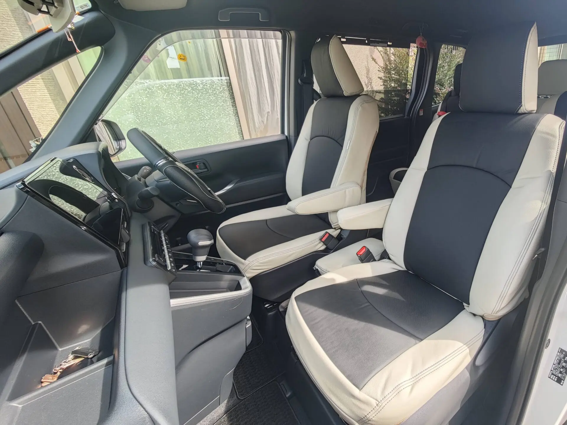 ヴォクシー・ノア・エスクァイア シートカバー装着写真ギャラリー