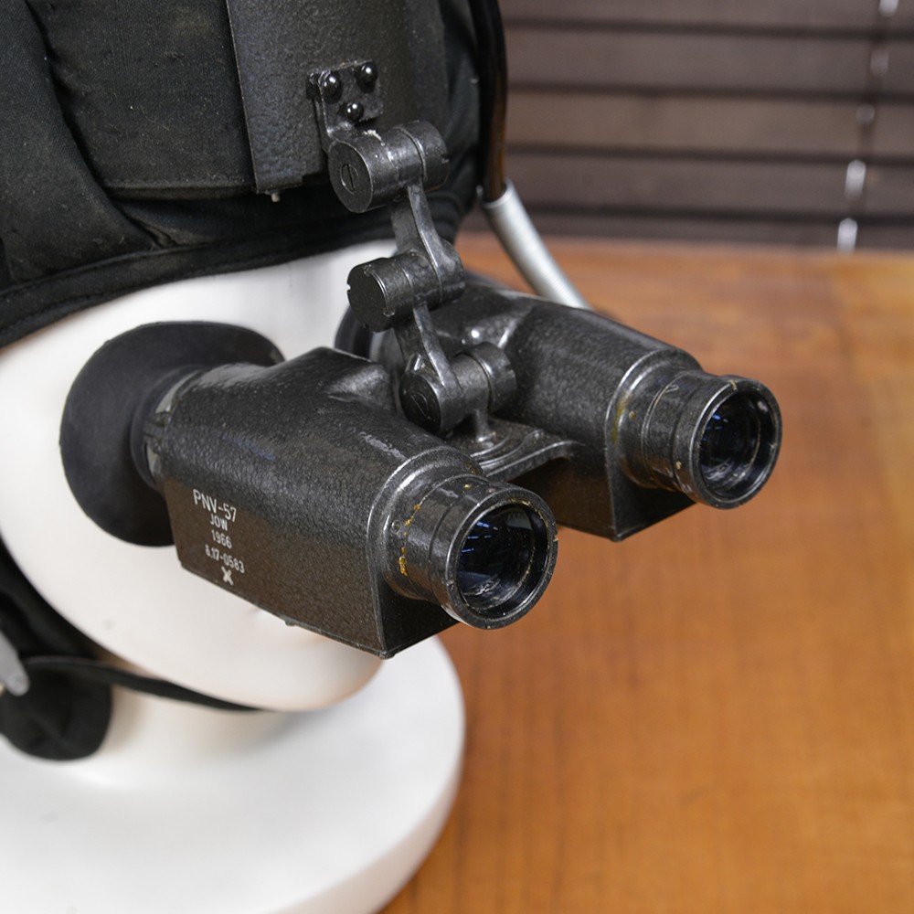 チェコ軍放出品 PNV-57 暗視スコープ IRリフレクター&専用ケース付