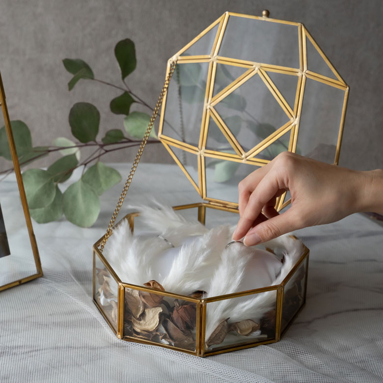 ガラスと真鍮でできた ジュエリーボックス ガラス ストッパー付き 八角