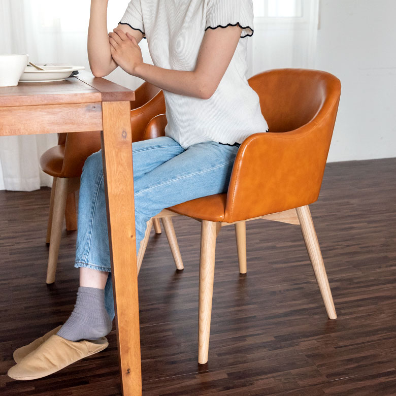 ダイニングチェア ソフトレザー ブラウン キャメル 肘掛付き [91446