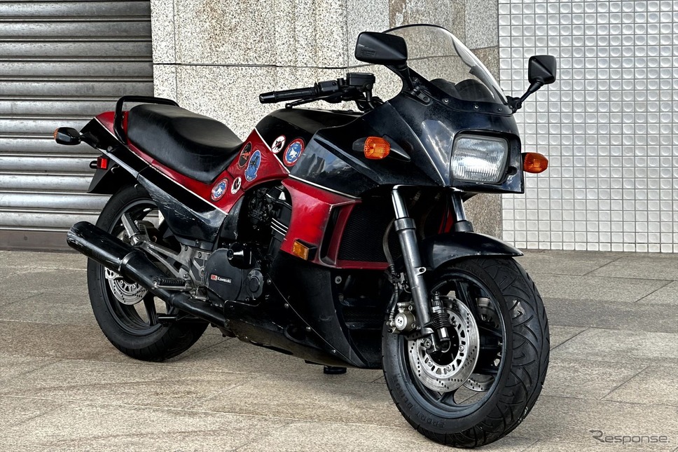 トップガン』でトムが駆った！ カワサキのニンジャ2台を展示｜Infoseek