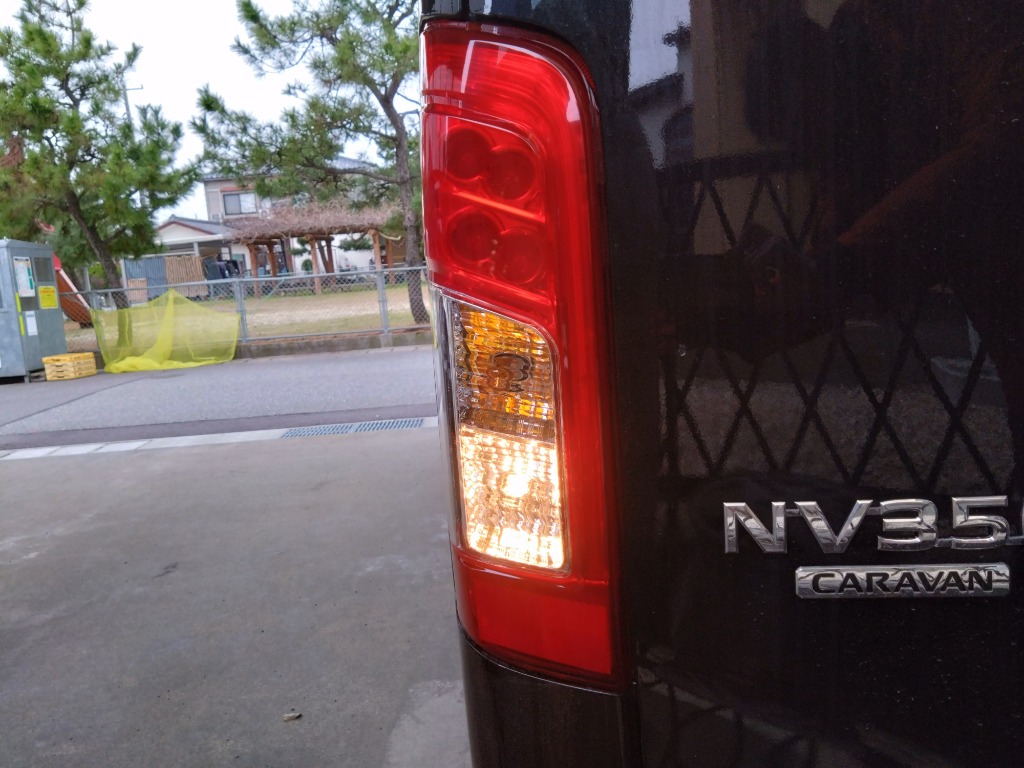 日産（NISSAN） NV350 後期ルック LED テールランプ キャラバン E26系
