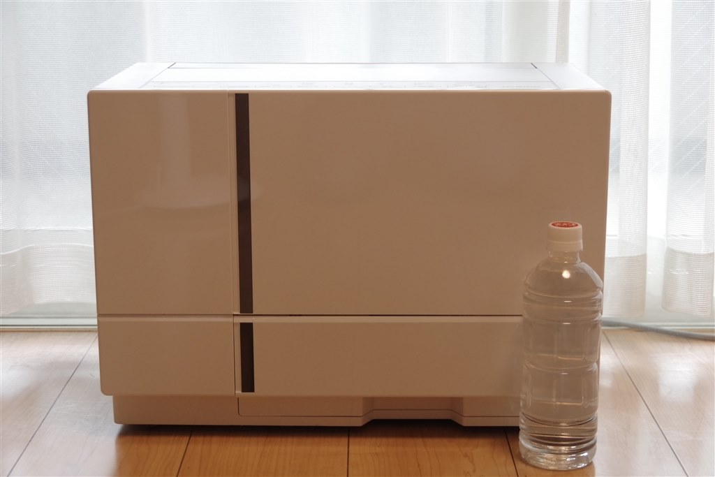 ハイブリッドで年中使える衣類乾燥除湿機が横長化でコンパクトに