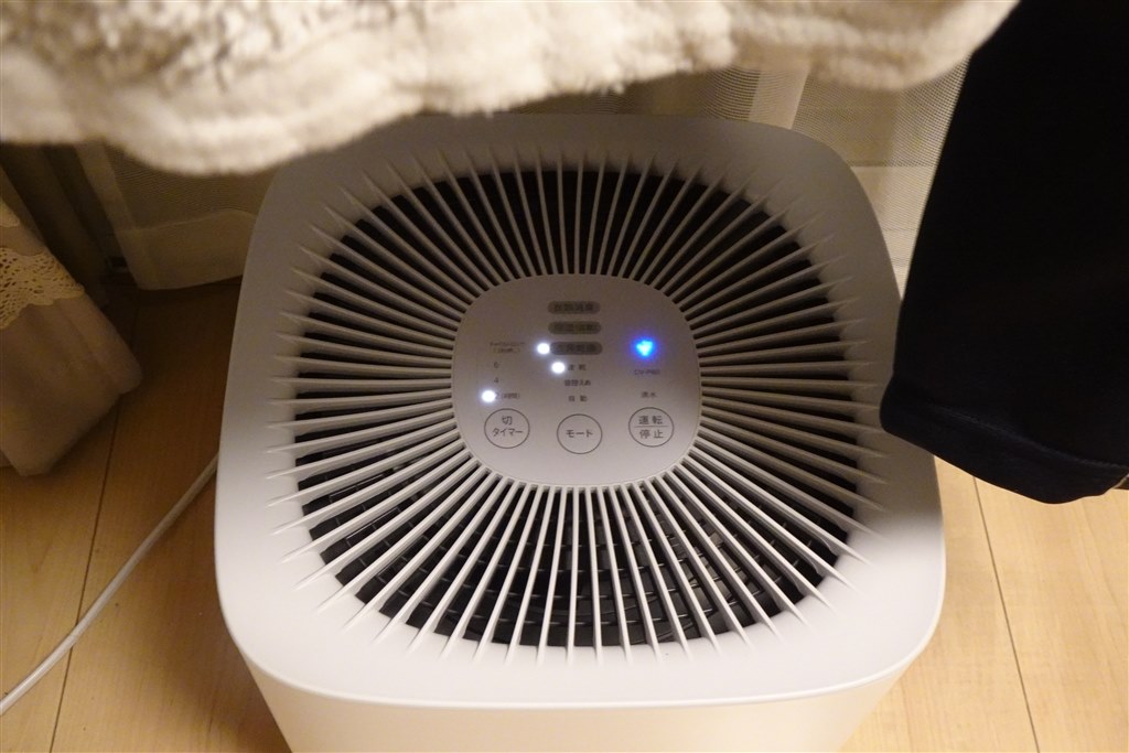 狭い場所でも邪魔にならず使いやすい！ミニマムな衣類乾燥除湿機