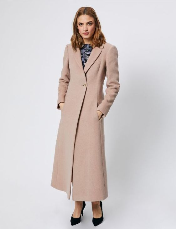 コート着こなし、キャサリン妃に学ぶ 襟やベルトで差 KATHERINE HOOKER