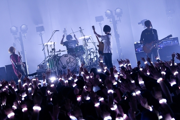 BUMP OF CHICKEN、観客と近い距離を楽しんだ超満員の新木場2DAYS (2017