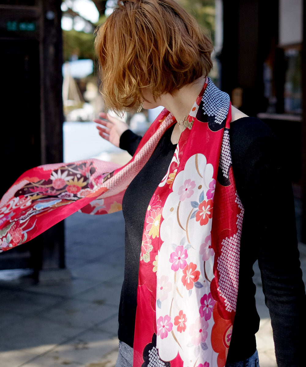 赤絹に雲いざようシルクストール